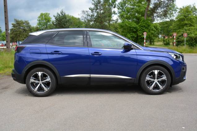 PEUGEOT 3008 ALLURE 1.6 BLUEHDI 120 CV / GRIP CONTROL 8