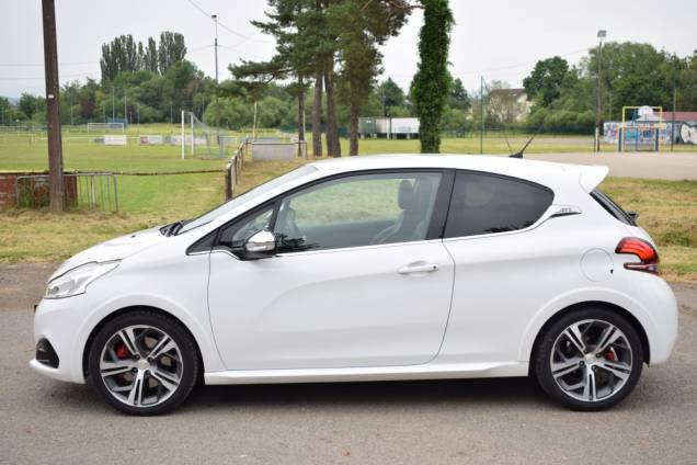 PEUGEOT 208 GTI 1.6 THP 208 CV 6