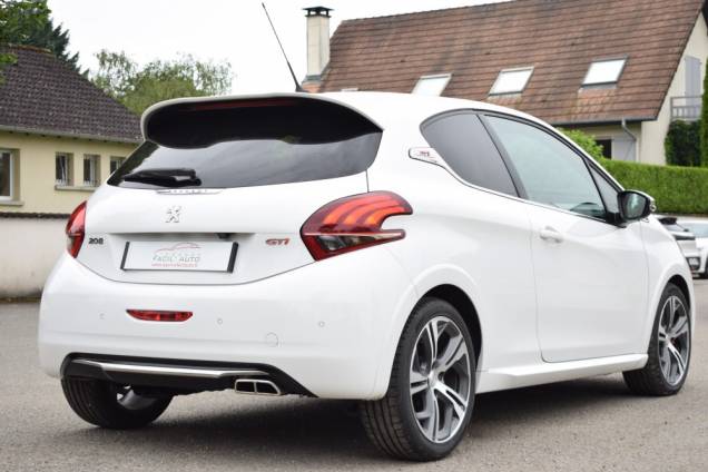 PEUGEOT 208 GTI 1.6 THP 208 CV 4