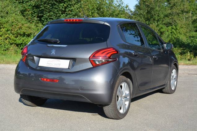 PEUGEOT 208 SIGNATURE 1.2 82 CV  /99500 KMS / CARNET D'ENTRETIEN COMPLET 3