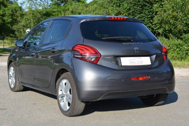 PEUGEOT 208 SIGNATURE 1.2 82 CV  /99500 KMS / CARNET D'ENTRETIEN COMPLET 4