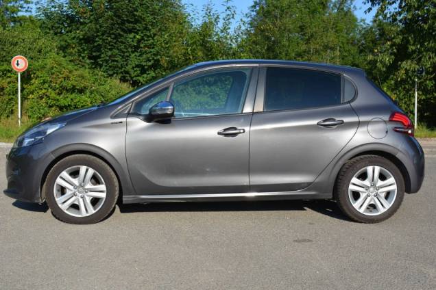 PEUGEOT 208 SIGNATURE 1.2 82 CV  /99500 KMS / CARNET D'ENTRETIEN COMPLET 8