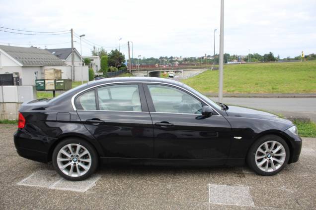 BMW SERIE 3 (E90) LUXE 325i 218 CV BVM6 / SUIVI COMPLET 4