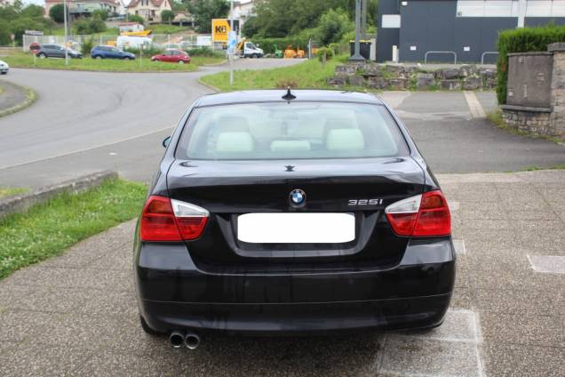 BMW SERIE 3 (E90) LUXE 325i 218 CV BVM6 / SUIVI COMPLET 8