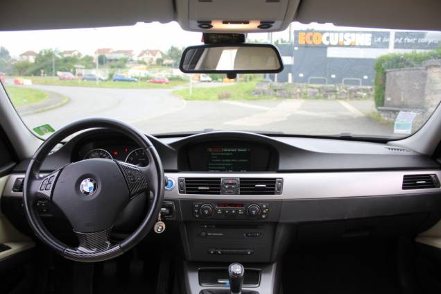 BMW SERIE 3 (E90) LUXE 325i 218 CV BVM6 / SUIVI COMPLET 10