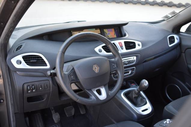 RENAULT SCENIC 1.5 DCI 110 CV 9