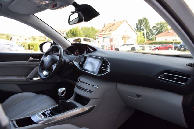 PEUGEOT 308 ALLURE 130 CV BV6 / NOMBREUSES OPTIONS 12