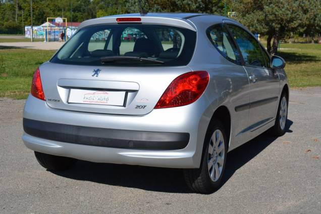 PEUGEOT 207 1.4 75 CV / 1ère MAIN / 79500 KMS 4