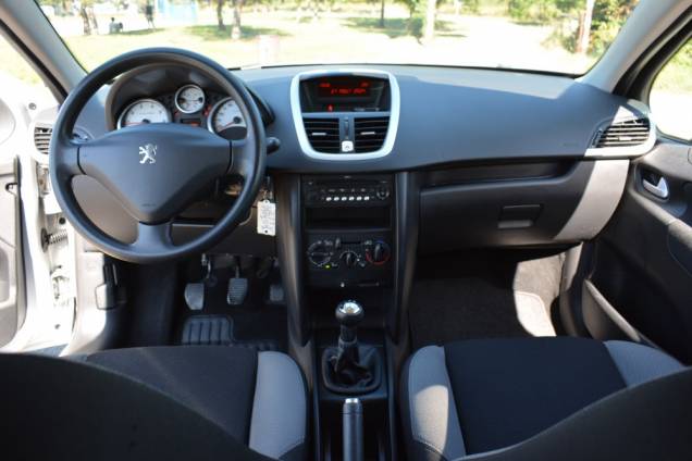 PEUGEOT 207 1.4 75 CV / 1ère MAIN / 79500 KMS 16