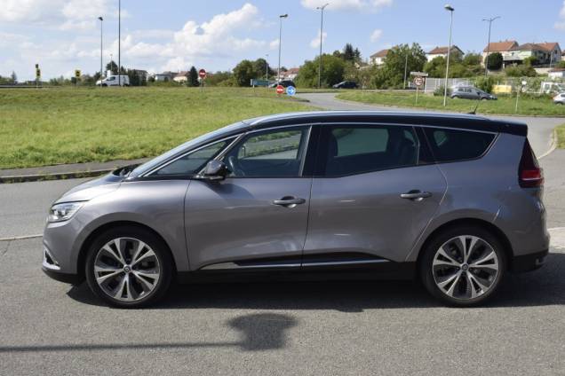 RENAULT GRAND SCENIC DCI 130 CV BVM6 7 PLACES 2