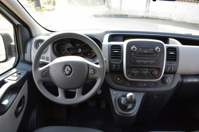 RENAULT TRAFIC COMBI 9 PLACES ZEN DCI 120CV / 39900 KMS / CROCHET D'ATTELAGE 16