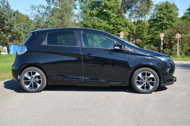 RENAULT ZOE INTENS CHARGE NORMALE 22 KWH 88 CV / 48500 KMS / 1ere MAIN 7