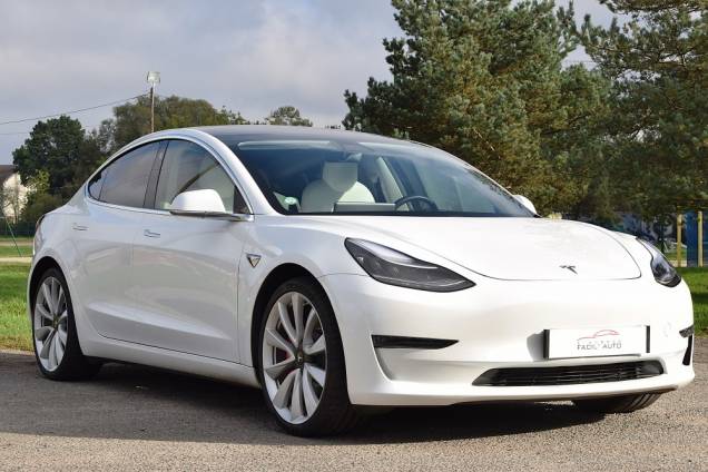 TESLA MODEL 3 PERFORMANCE DUAL MOTOR LONG RANGE AWD / CONDUITE ENTIEREMENT AUTONOME / CUIR BLANC 2