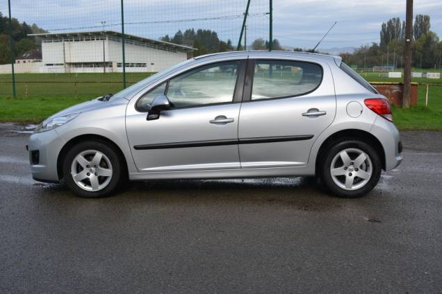 PEUGEOT 207 1.4 75 CV 5 PORTES URBAN MOVE / 66500 KMS / TOIT PANORAMIQUE 7