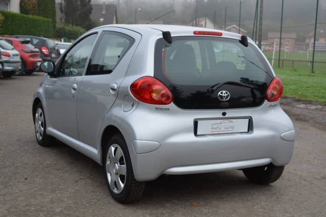 TOYOTA AYGO 1.0 68 CV / 5 PORTES  3