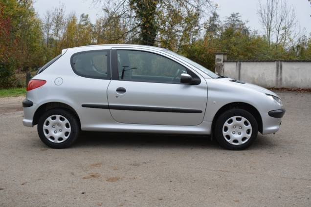 PEUGEOT 206 1.4 75 CV / 1ère MAIN / 27500 KMS 9