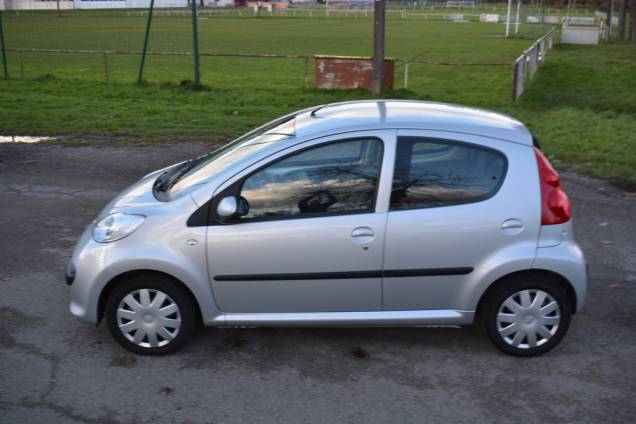 PEUGEOT 107 1.0 68 CV 5 PORTES / 25900 KMS / 1ère MAIN / CLIMATISATION 8