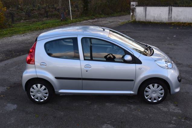 PEUGEOT 107 1.0 68 CV 5 PORTES / 25900 KMS / 1ère MAIN / CLIMATISATION 10