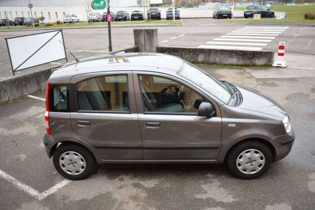 FIAT  PANDA 1.2 70 CV 5 PORTES / 7900 KMS / 1ère MAIN / CLIMATISATION 10