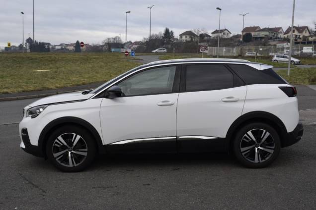 PEUGEOT 3008 ALLURE 130 CV BVM 2